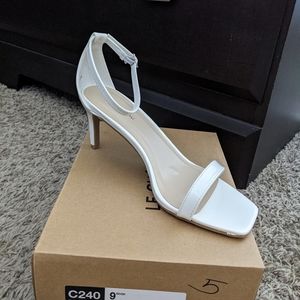 Le Chateau size 9 ivory sandals
